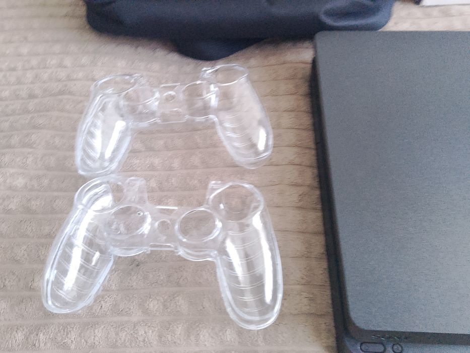 Продам play station 4slim