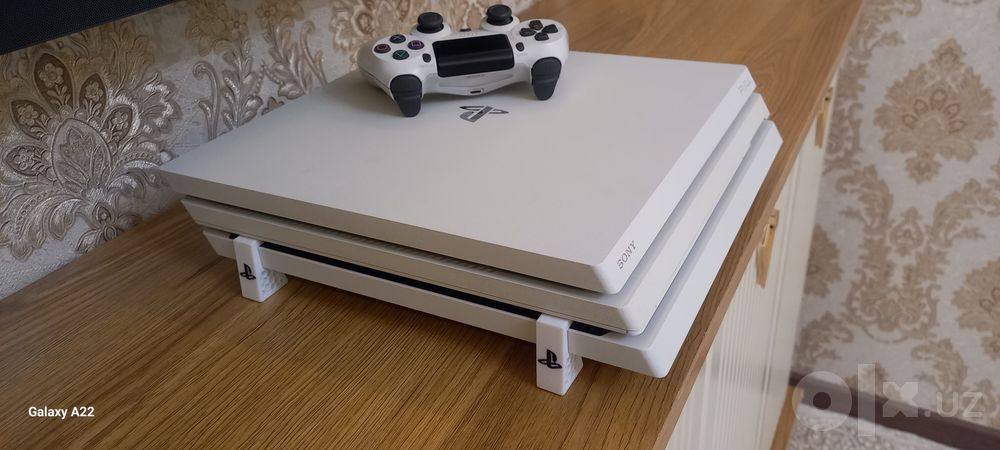 Playstation 4pro 1 ТБ  с подпиской DELUXE & EA PLAY
