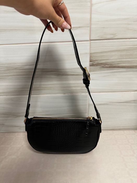 geanta dama mango purtata 5 ori