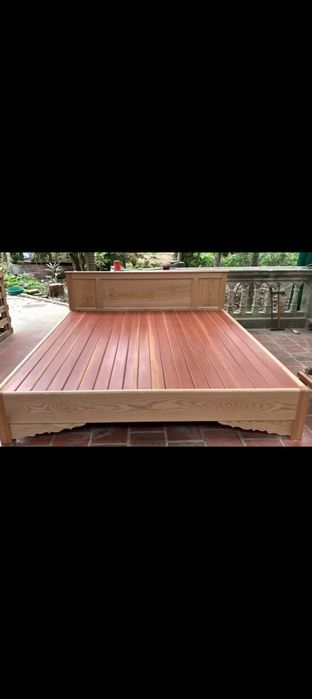 Кровать из дерева