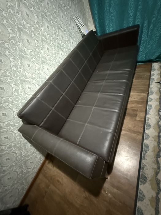 Срочно диван продам
