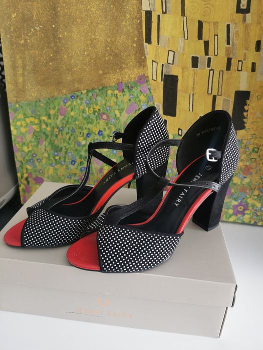 Дамски сандали на ток