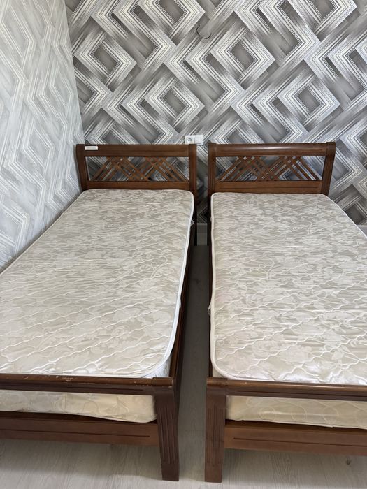 кровать с матрасом