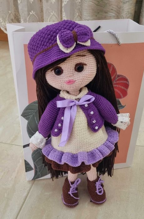 Ръчно плетена кукла