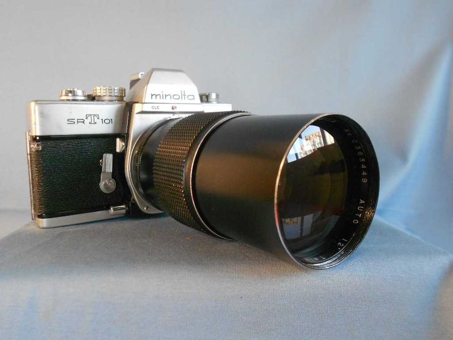 Minolta srt-101 cu obiectiv 200mm, aparat foto film clasic emblematic