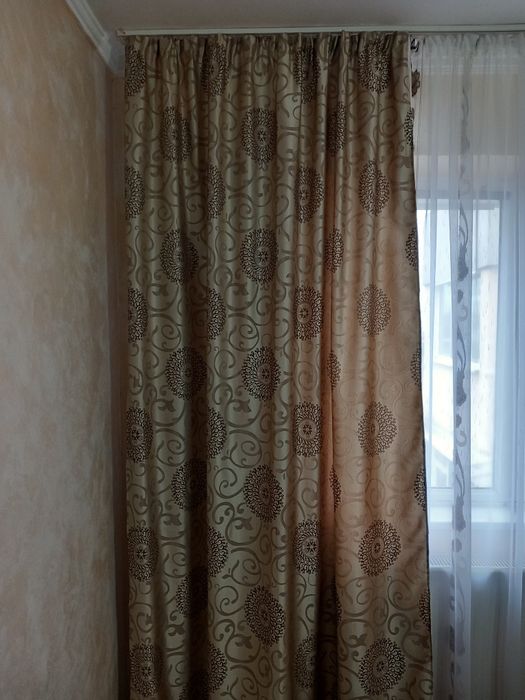 Vând 2 seturi de draperii identice