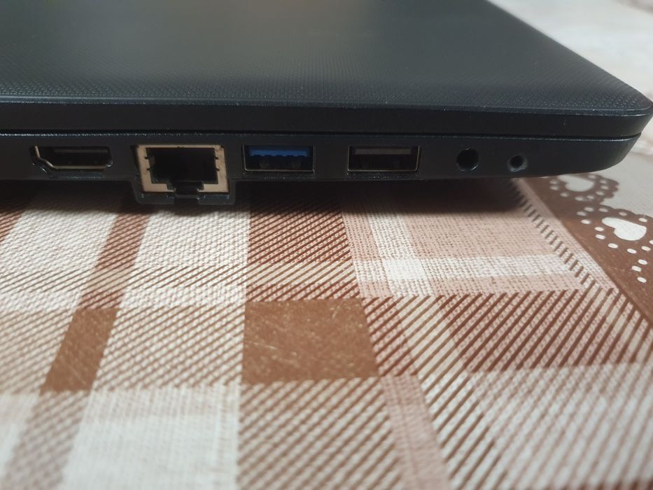 Лаптоп Lenovo B50-10 / Подарък чантичка