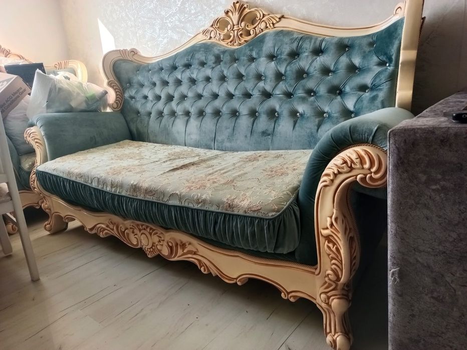 Мягкая мебель диван и кресло две штуки