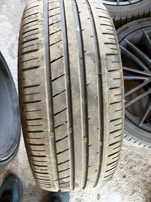 Jante cu anvelope bmw seria 1  doua sunt 225/40r18 si doua 215/40r18 , jantele sunt la fel