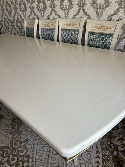 Продается стол деревянный