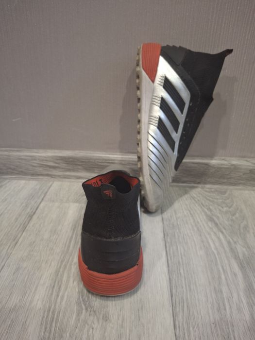 Сороконожки Adidas Predator