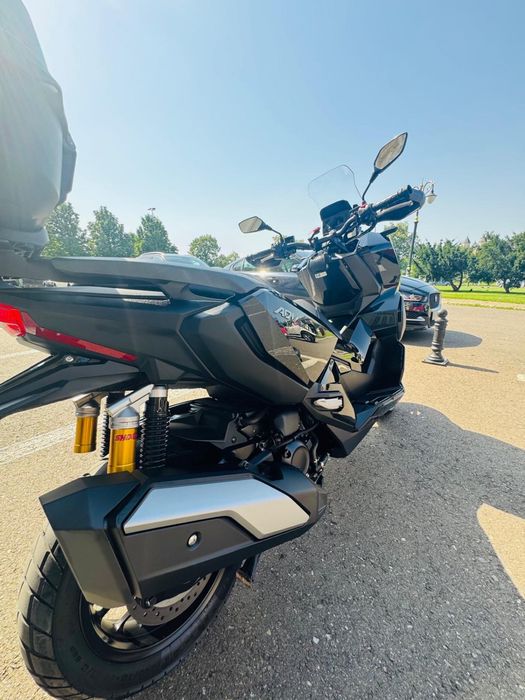 Honda ADV350 2025 | 8.900 km | Garanție | Topcase Givi