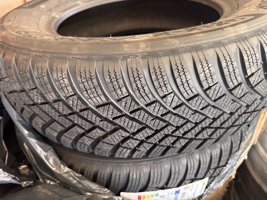 Vand 4 cauciucuri iarna noi Hankook