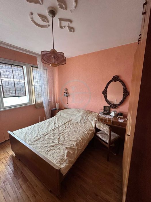 Продава се Тристаен апартамент в Пловдив, Христо Смирненски - 82 кв.м за 2257 €/кв.м - Снимка #3