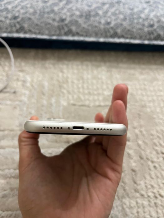 Айфон 11 ақ түсті