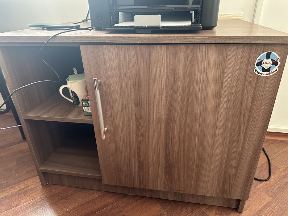 Офисной мебель.