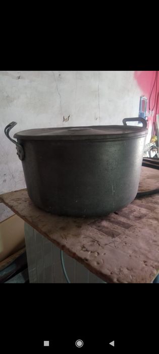 Казан  чугунный.