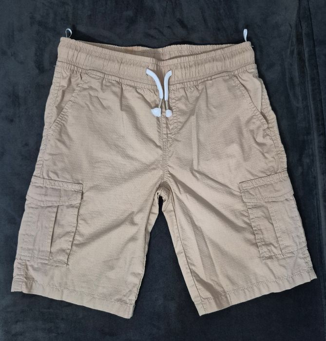 Pantaloni scurți noi C&A 128 cm / 8 ani