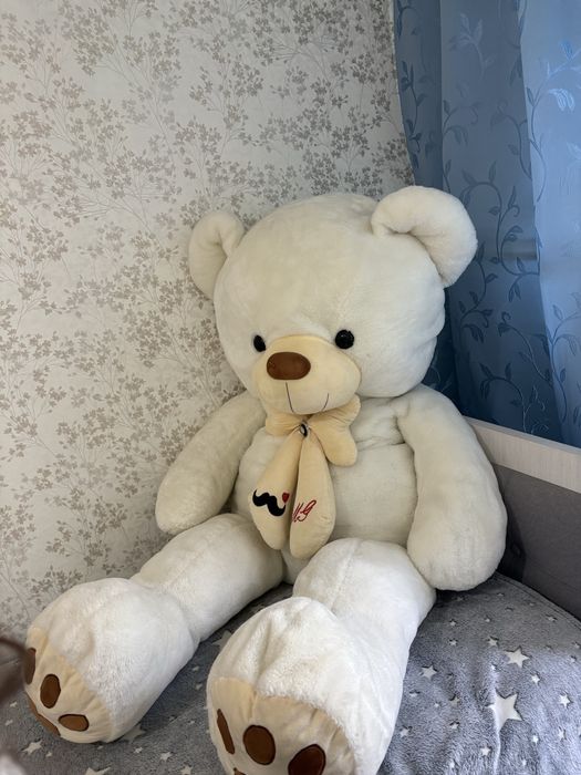 продам большого плюшевого медведя