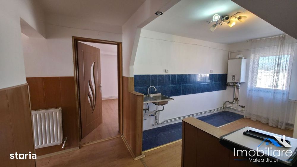 Apartament 3 camere de vânzare – Cocosvar, Vulcan