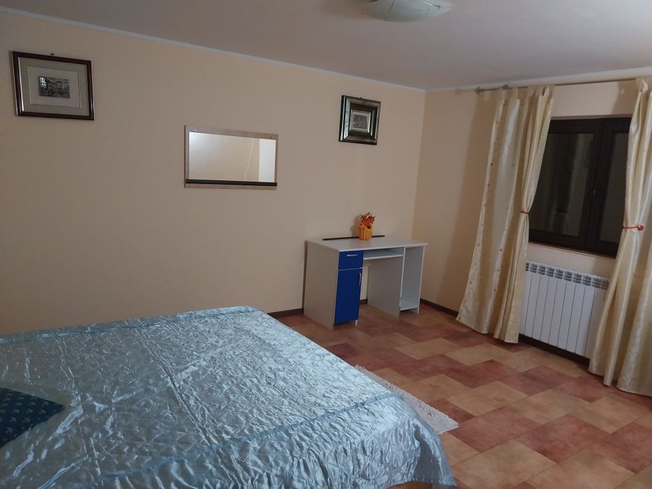Închiriez  casă la cheie