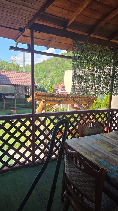 Dau spre vazare doua cabane complet mobilate și utilate