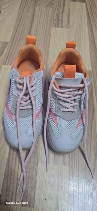 Adidași Steve Madden originali, mărimea 32, aproape noi
