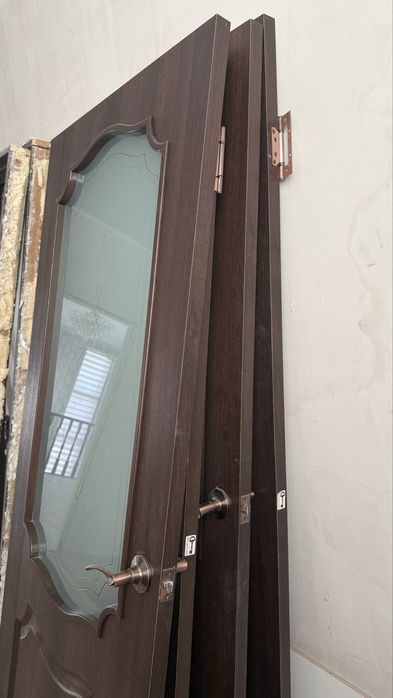 Продам двери межкомнатные 4шт б/у