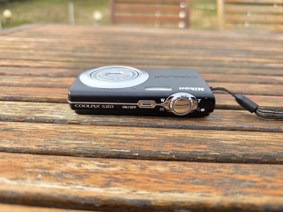 Nikon Coolpix S203
