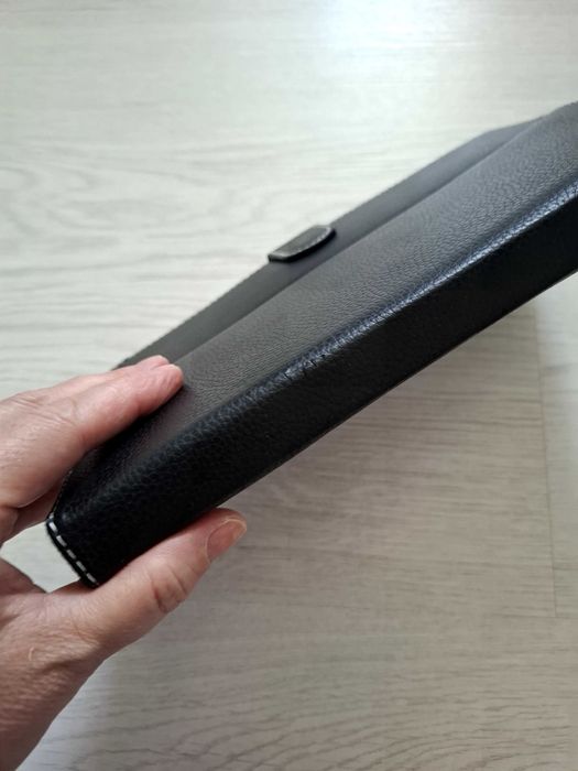 Черен кожен калъф за таблет 10"