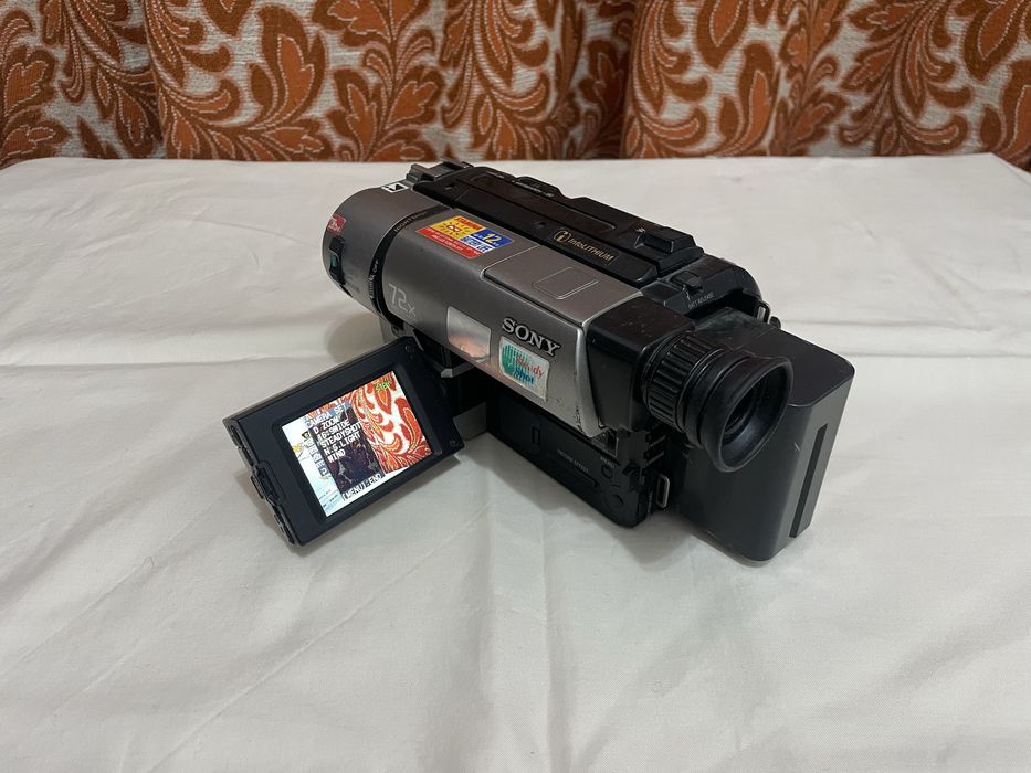 Sony Handycam Vision CCD-TRV65 (NTSC).
