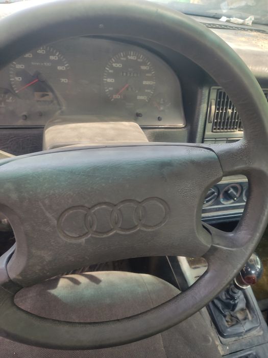 Продаётся машина.