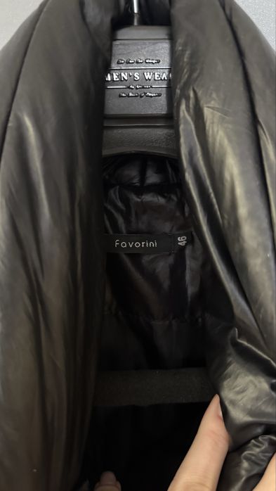 Продам очень теплый пуховик. Favorini