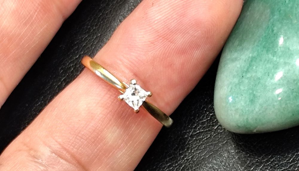 Златен Пръстен 18к / Диамант 0,24ct / F /