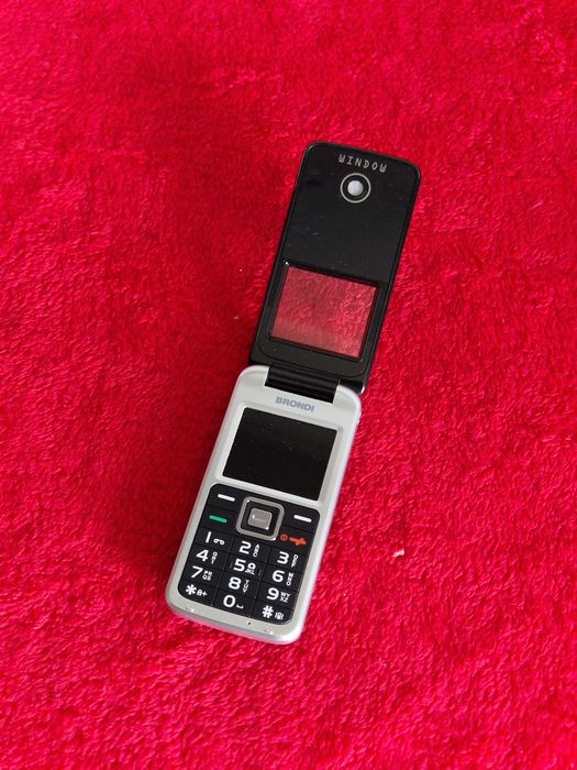 Telefon cu clapeta