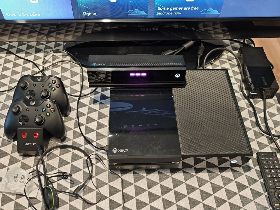 Продавам Плазма и xbox one с Игри