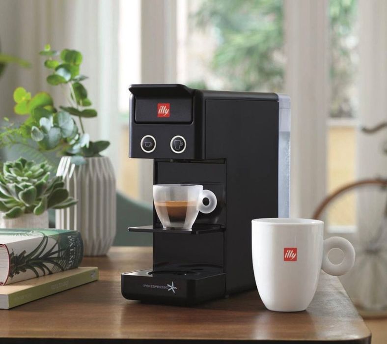 Капсульная кофе машина Illy