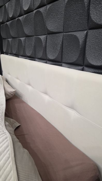 Кровать с матрасом 180х200