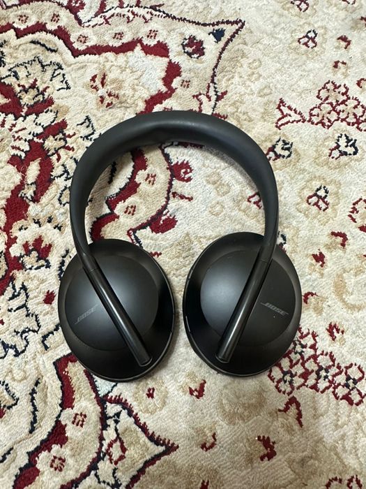 Продаются Наушник Bose NC700