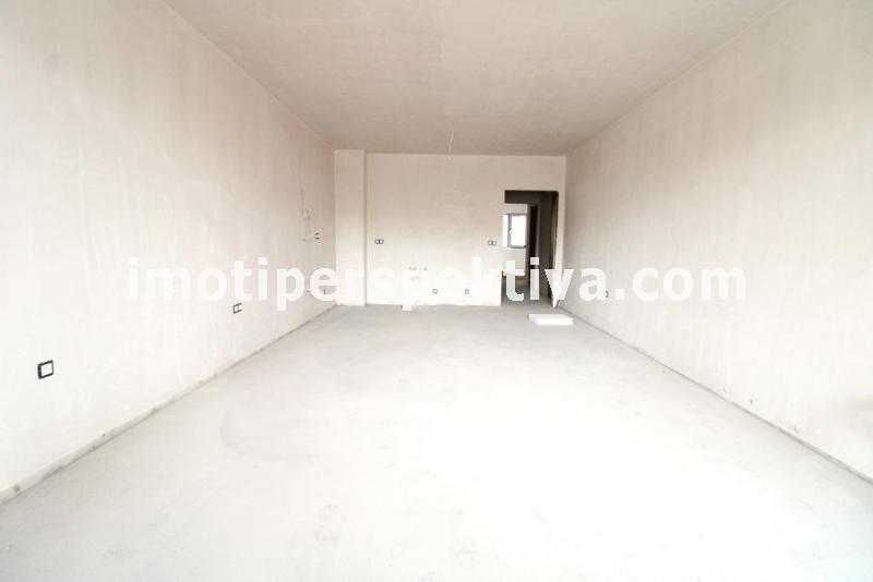 Продава се Тристаен апартамент в Пловдив, Христо Смирненски - 106 кв.м за 752 €/кв.м - Снимка #1