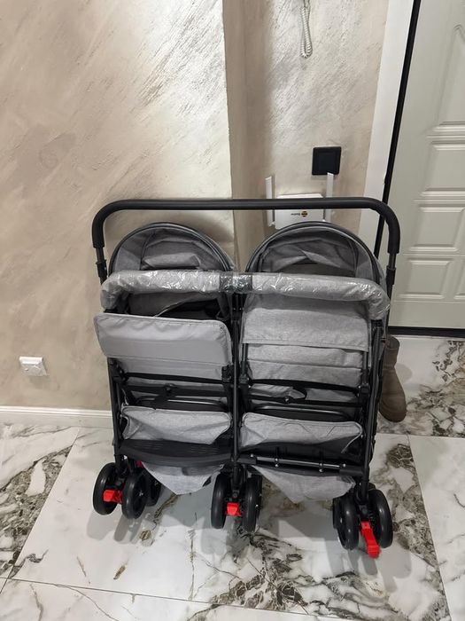 Продам прогулочную коляску для двойни