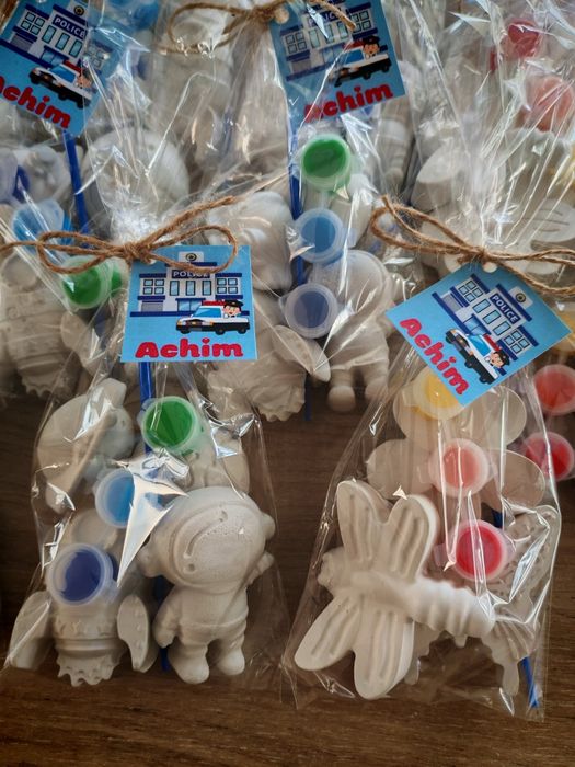 Pachete de pictura pe figurine de ipsos