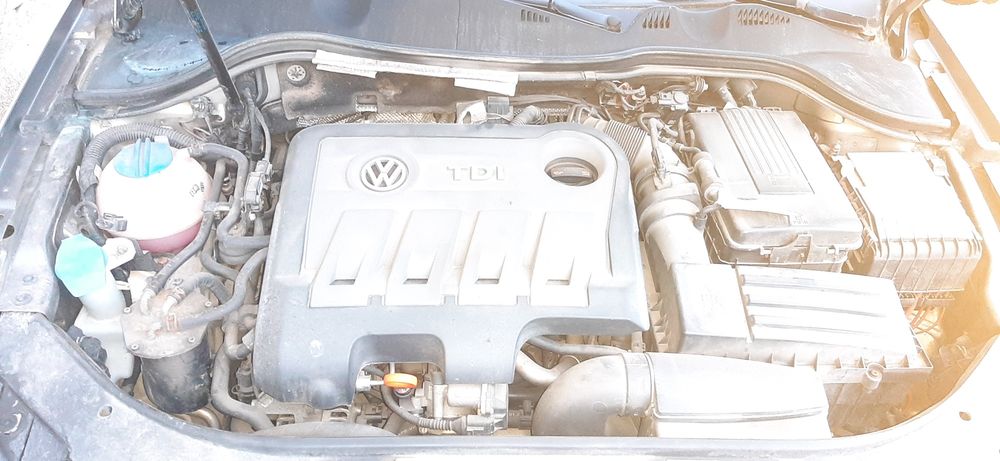 Vând wv passat b7, model 2013, motor2000,culoare Maro, interior piele Crem, cutie manuala 6 Trepte, 300000Km reali, unic Proprietar