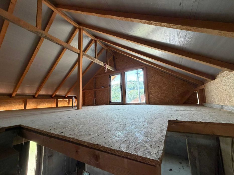 Casa + Mansarda de vanzare, Teren 1480mp, Gard beton