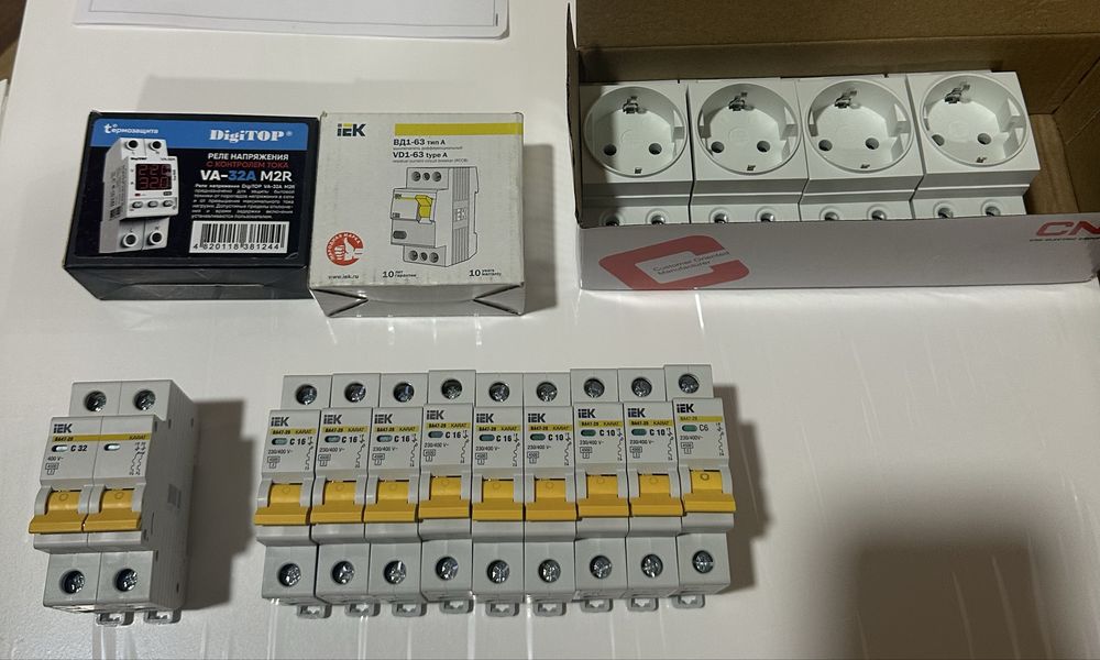 Продается щиток электрический, распределительный, электрощит, legrand