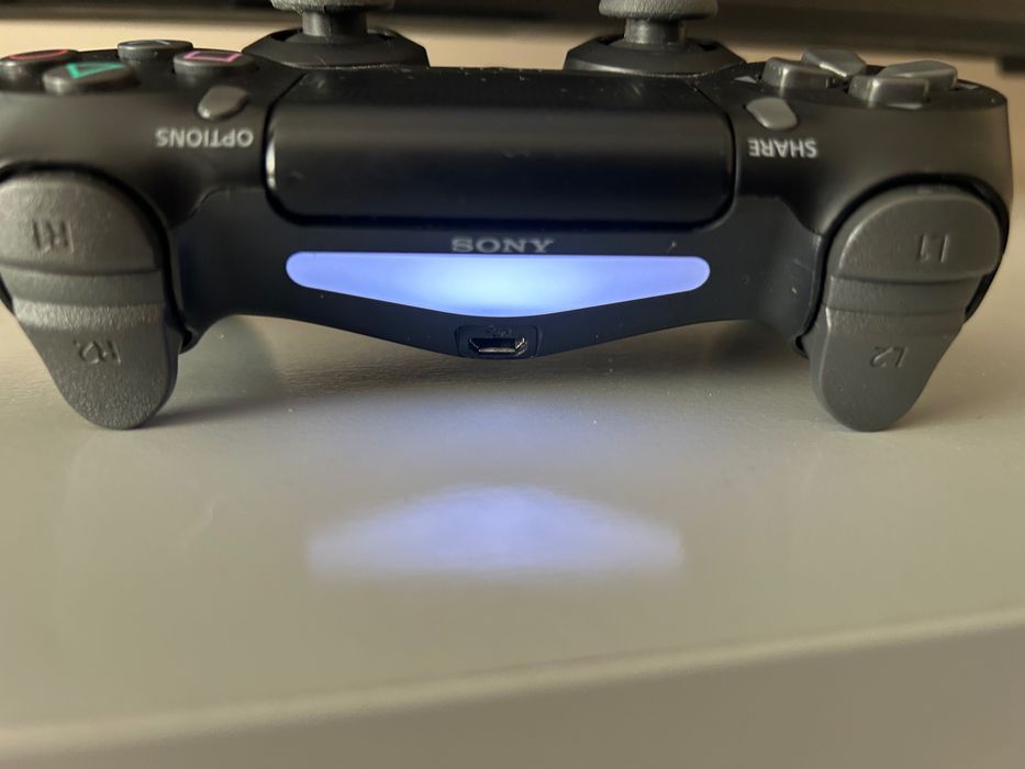 ОРИГИНАЛЕН SONY PS4 КОНТРОЛЕР