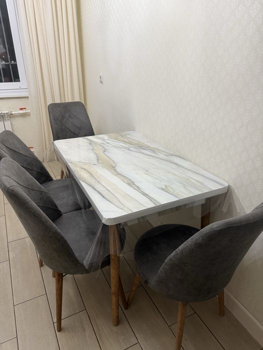 Стол со стульями