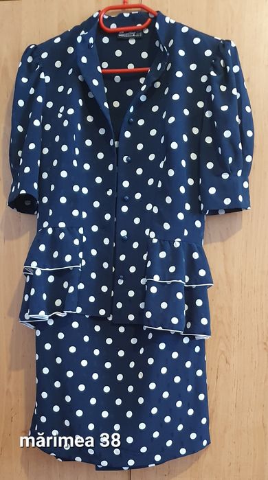 Vând costum damă (fusta și sacou)