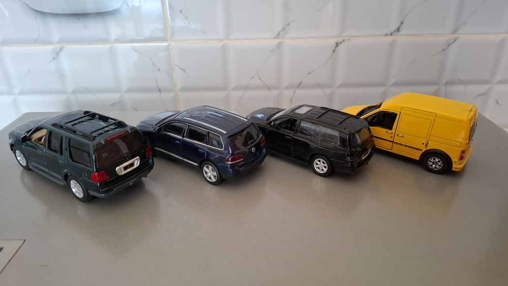 Коллекционная модель машины Мерседес S500