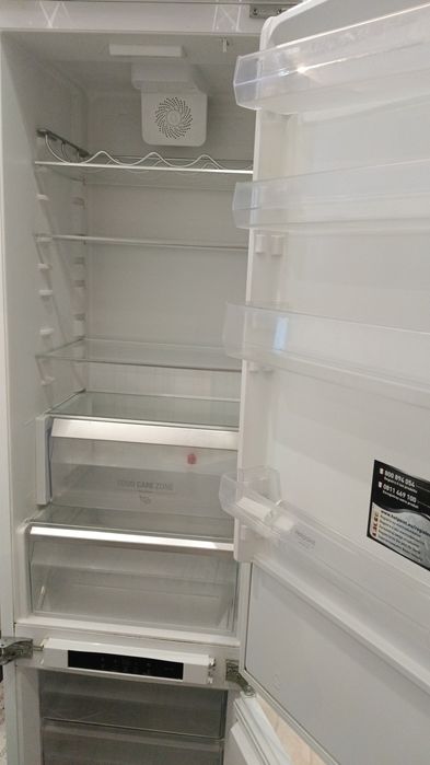 Встроенный  холодильник б/у.